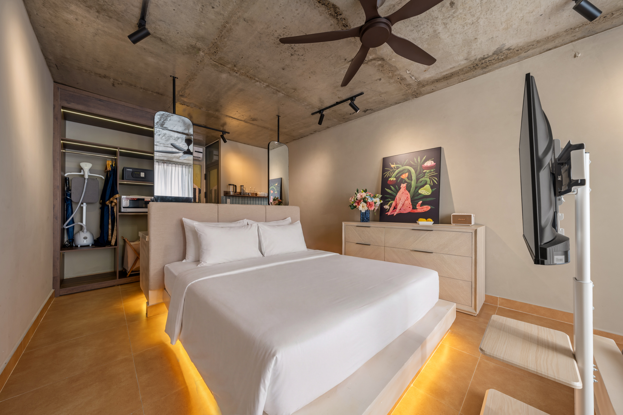 King bedroom at Orchids Villas