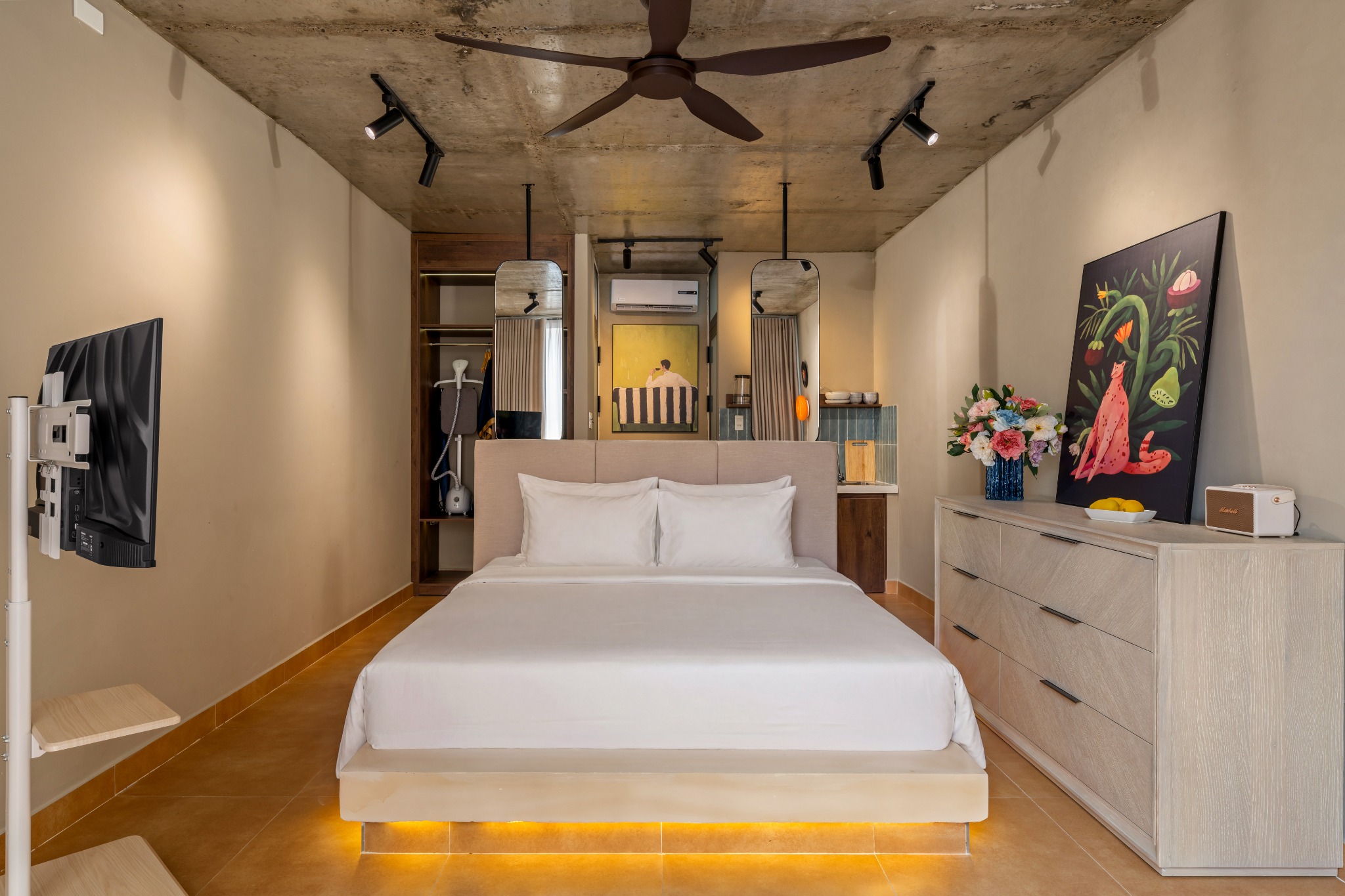 King bedroom at Orchids Villas